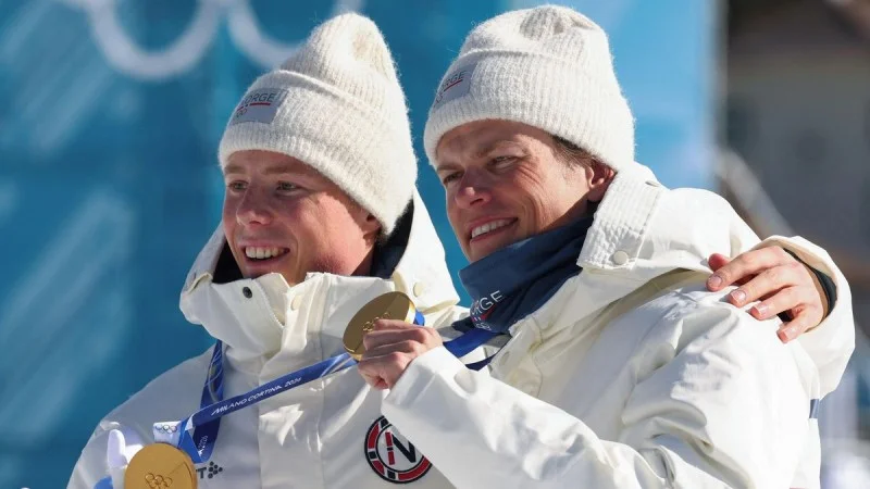 Zpráva: Norové vyhráli sprint dvojic a Klaebo má ze ZOH 10. zlato, Češi skončili osmí