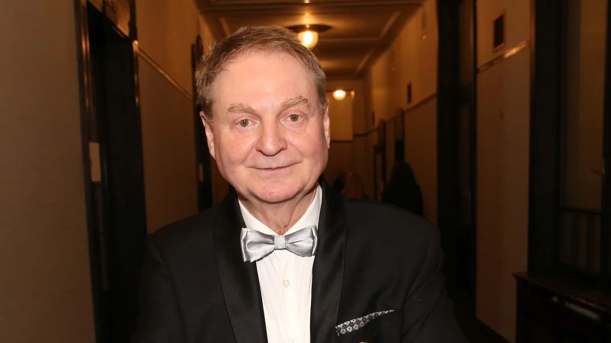 Ilustrace k článku: Moderátor vzpomíná na své narození: Otec slavil, matka jela do porodnice tramvají