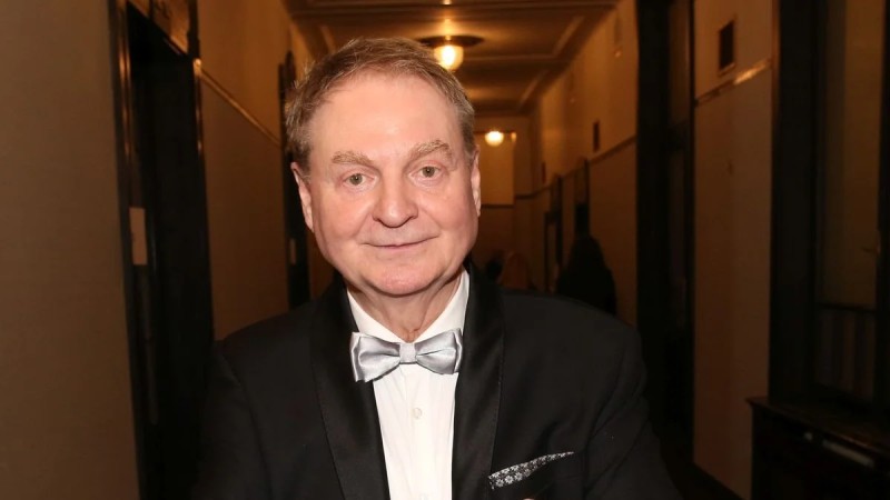 Zpráva: Moderátor vzpomíná na své narození: Otec slavil, matka jela do porodnice tramvají