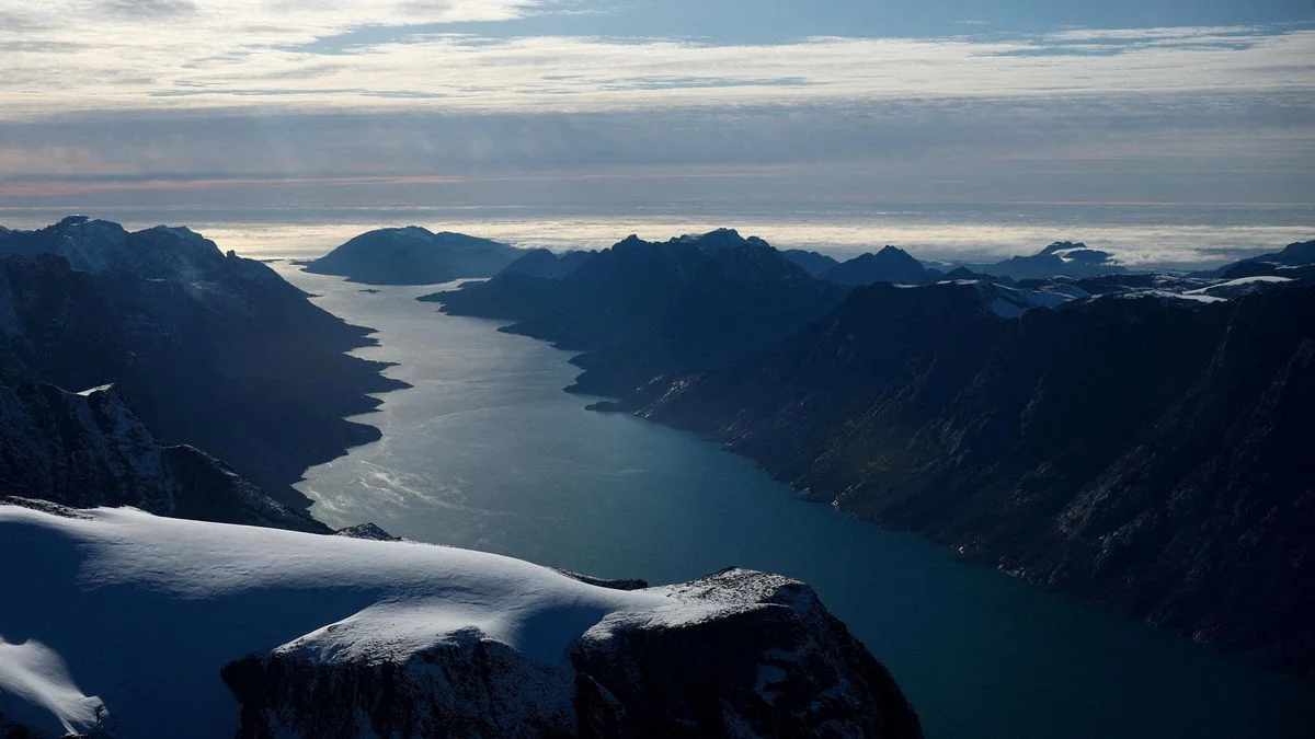 Иллюстрация к статье: Побережье Гренландии теплее, чем большая часть Европы: рекордные температуры продолжаются