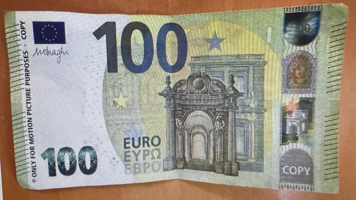 Ilustrace k článku: Policie varuje před falešnými stoeurovkami: Lidé by měli být obezřetní