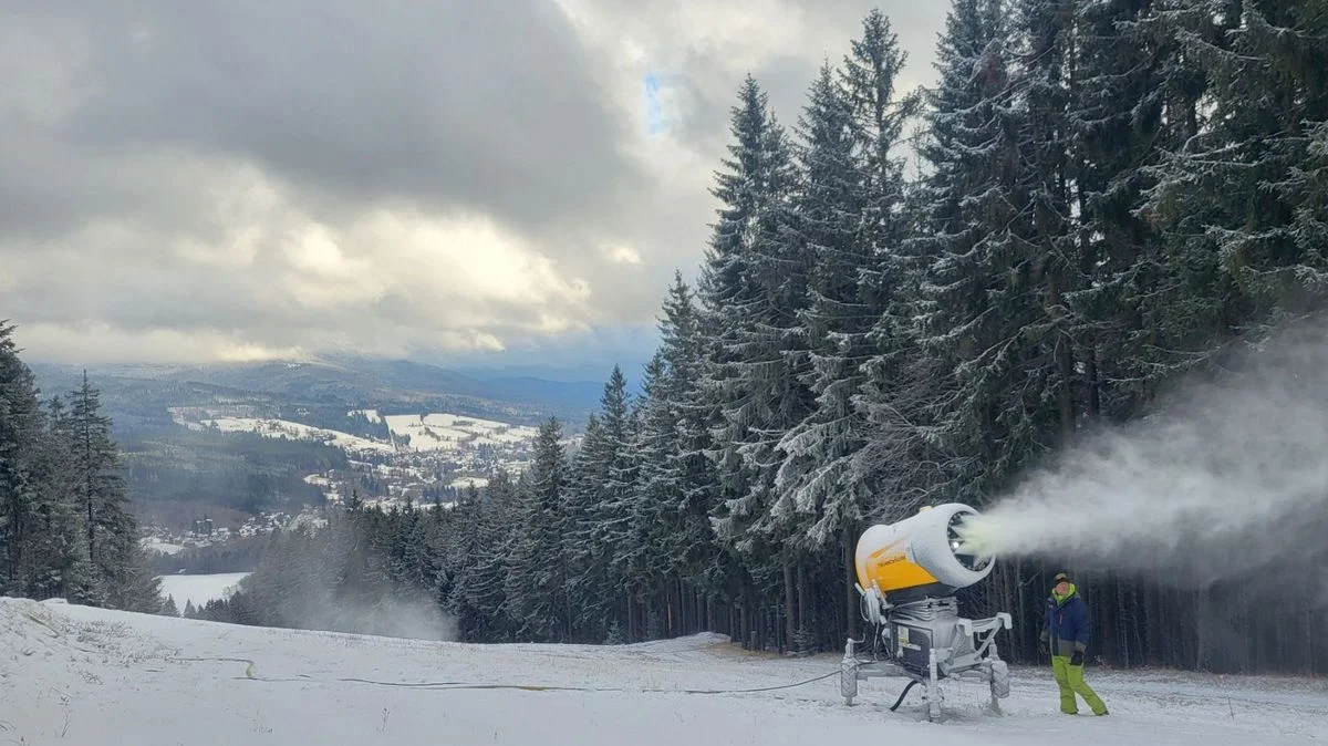Ілюстрація до статті: Трагічний випадок на Шумаві: 12-річний хлопчик отримав серйозні травми під час катання на санках