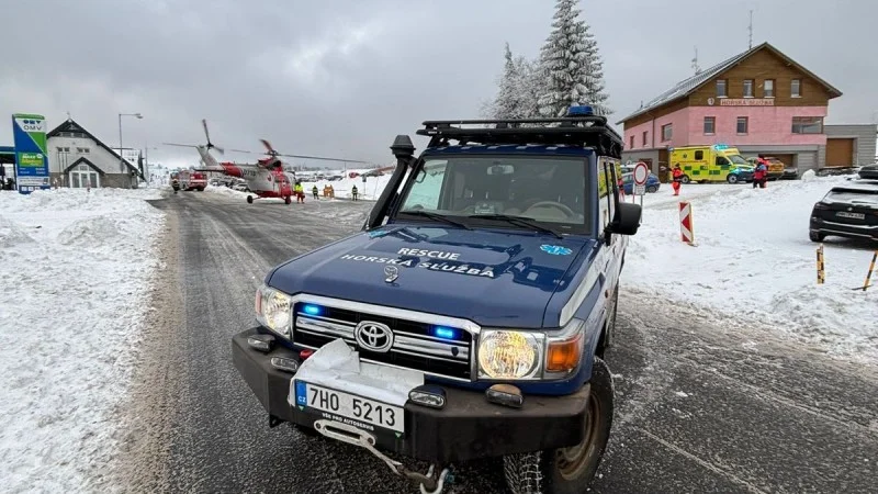 Zpráva: Polský mladík při lyžování na Klínovci narazil do zdi domu