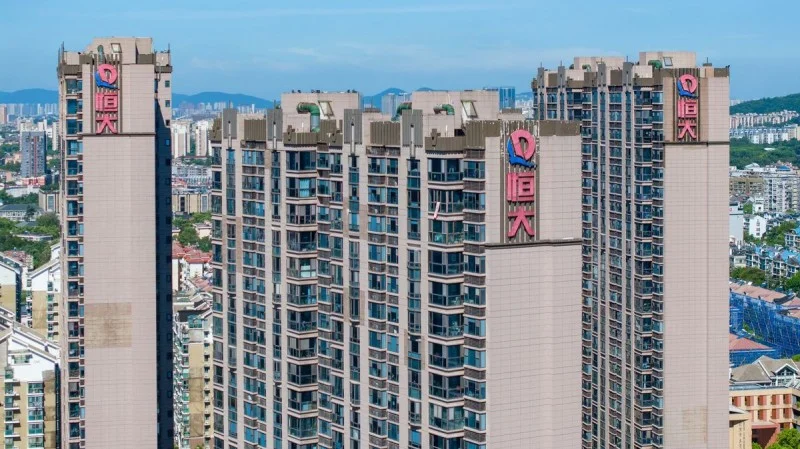 Zpráva: Čínská realitní krize nabírá globální rozměry, ohrožuje ekonomiky i spotřebitele