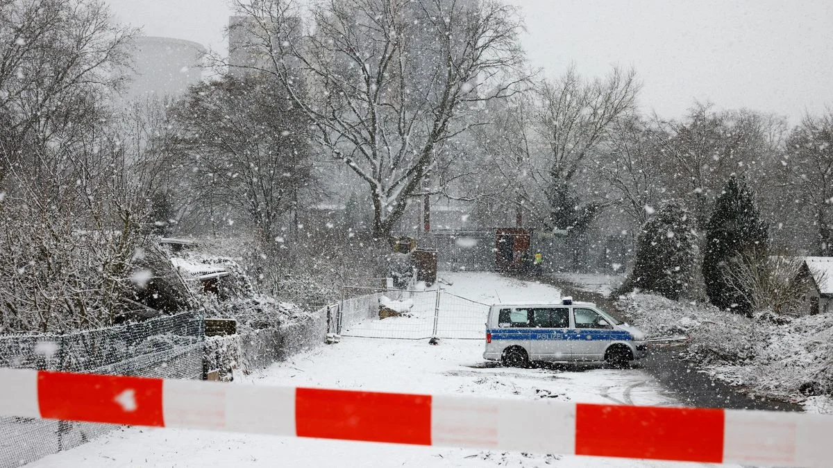 Иллюстрация к статье: Экстремисты атаковали энергетическую инфраструктуру Берлина: десятки тысяч без электричества