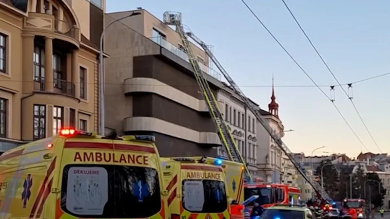 Zpráva: Požár v brněnské nemocnici: evakuace 20 osob a uzavření dopravy