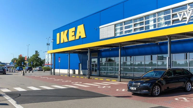 Zpráva: IKEA čelí výzvám internetové konkurence a mění svou strategii