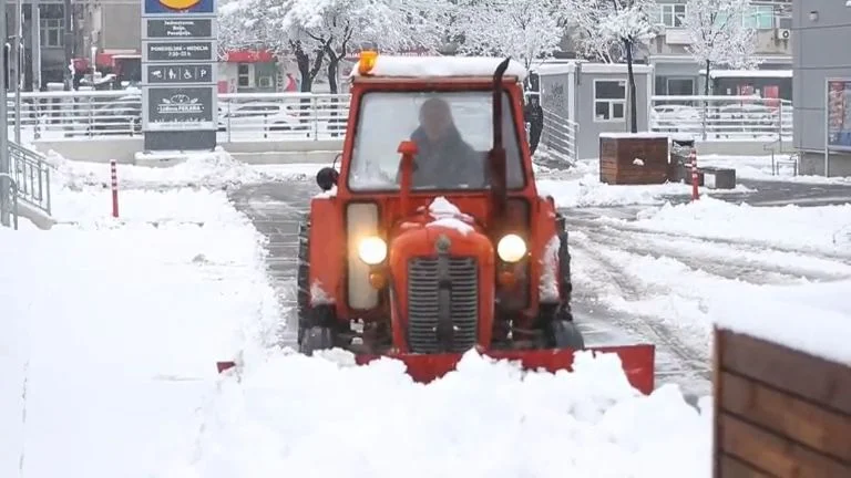 Zpráva: Balkán zasáhne sníh a déšť, hrozí povodně a silný vítr