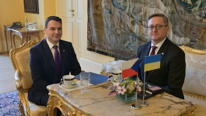Zpráva: Ministr Macinka se sešel s ukrajinským velvyslancem, předvolání odmítá