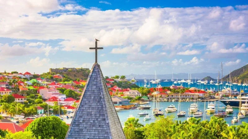 Zpráva: Svatý Bartoloměj patří mezi nejbezpečnější karibské ostrovy pro turisty