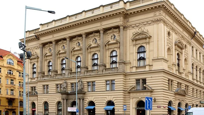 Ілюстрація до статті: Національний дім на Винорадах знову в продажу: ціна знижена до 445 мільйонів корон