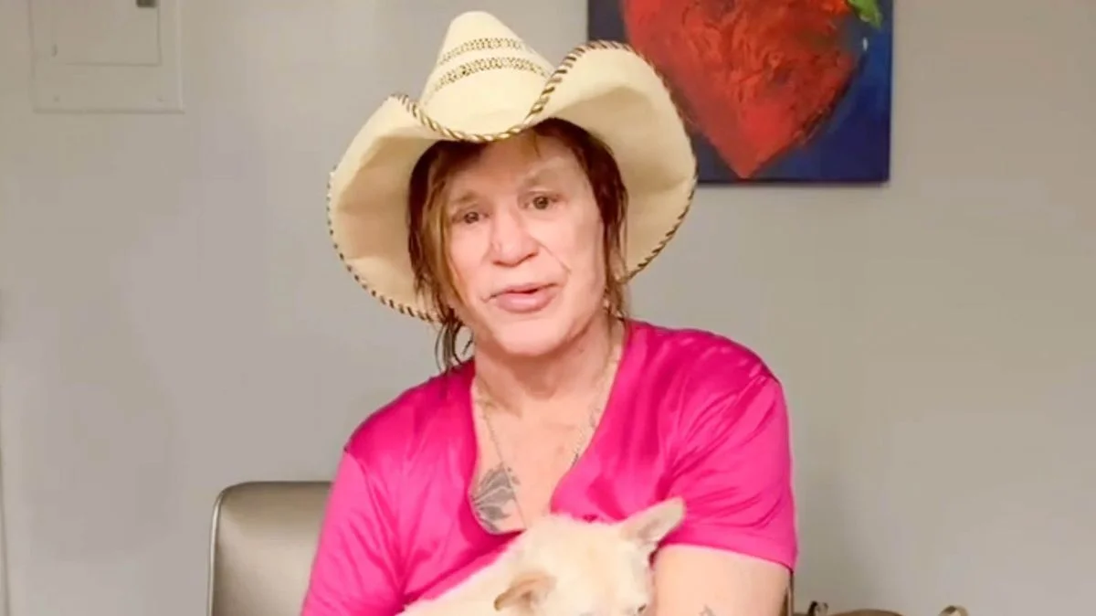 Иллюстрация к статье: Микки Рурку угрожает бездомность: организована сбор средств, актер от нее дистанцируется