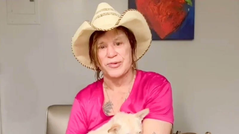 Zpráva: Mickey Rourke se distancuje od sbírky na záchranu před bezdomovectvím