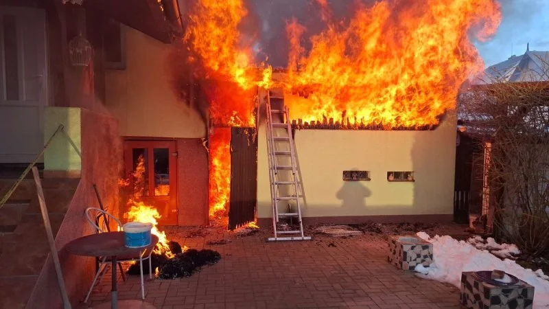 Zpráva: Na Olomoucku hořela přístavba rodinného domu, škoda přes milion korun