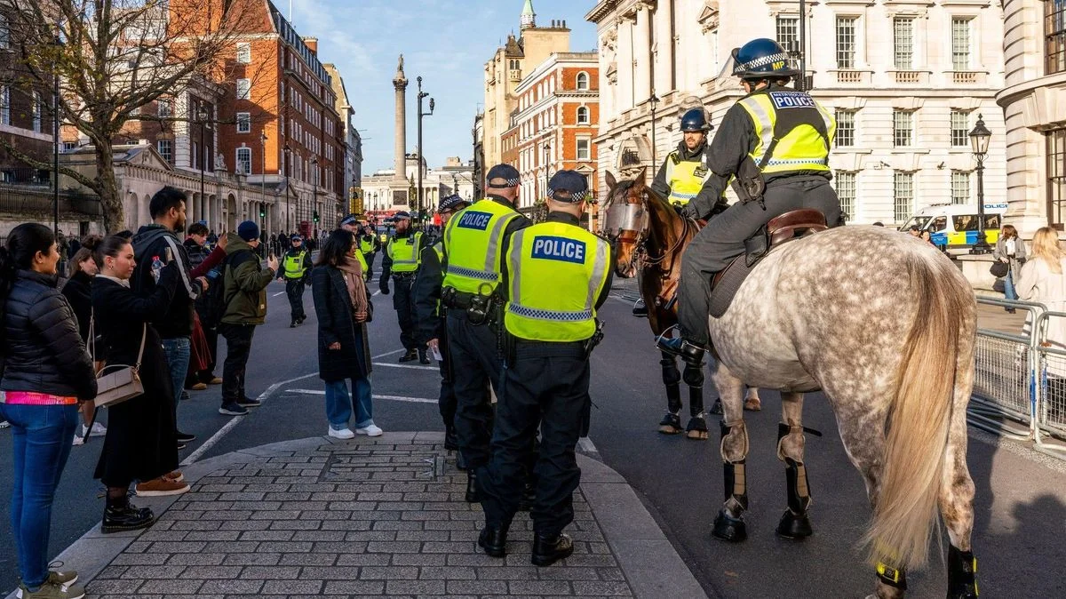 Ilustrace k článku: Londýnská policie čelí skandálu: Nováčci bez prověrek zahrnovali násilníky a sexuální predátory