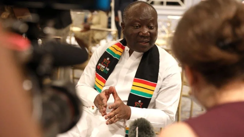 Zpráva: ICE v USA zadržel bývalého ghanského ministra financí Ofori-Attu