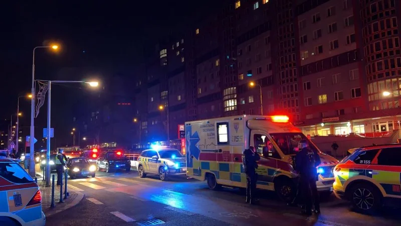 Zpráva: Tramvaj v Praze srazila dvanáctiletou dívku, měla na uších sluchátka