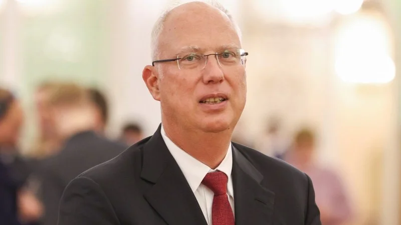 Zpráva: Putinův emisar navštívil americké velvyslanectví v Paříži během jednání o Ukrajině