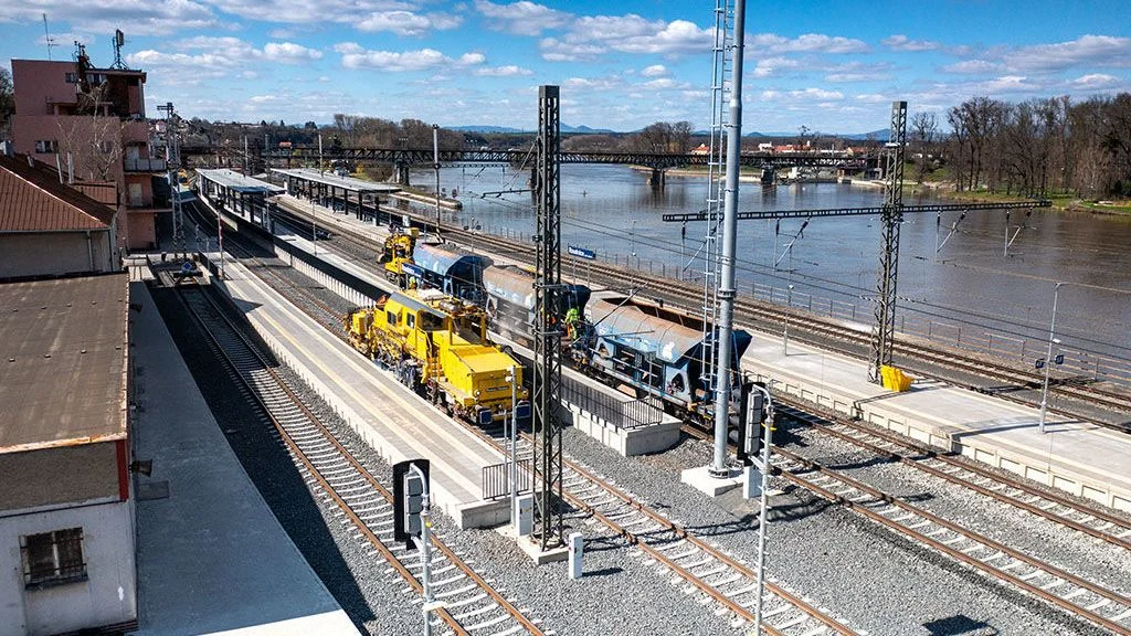 Ilustrace k článku: Roudnice nad Labem: Po osmnáctém poškození troleje končí hákovnice