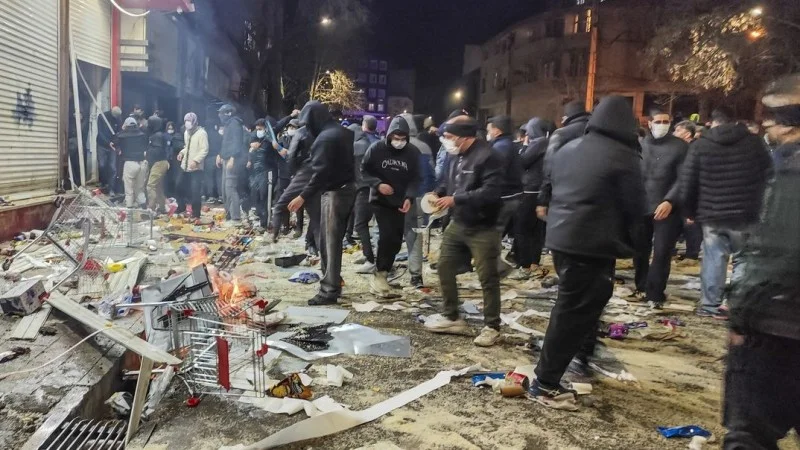 Zpráva: Írán čelí masovým protestům, které si vyžádaly 45 obětí