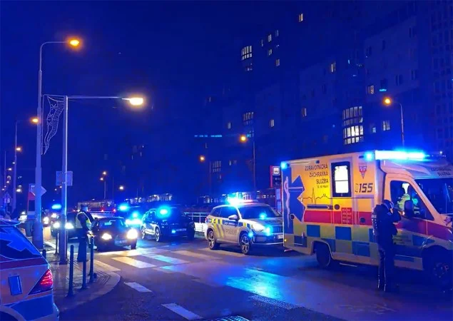 Zpráva: Tramvaj v Praze srazil 12letou dívku, je v nemocnici