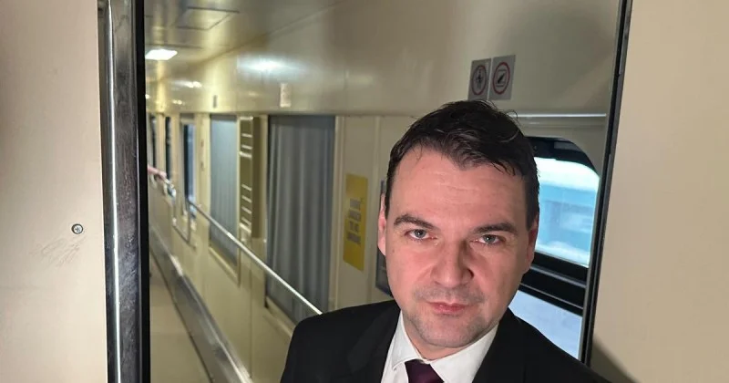 Zpráva: Petr Macinka v Kyjevě: Ruské rakety komplikovaly návštěvu