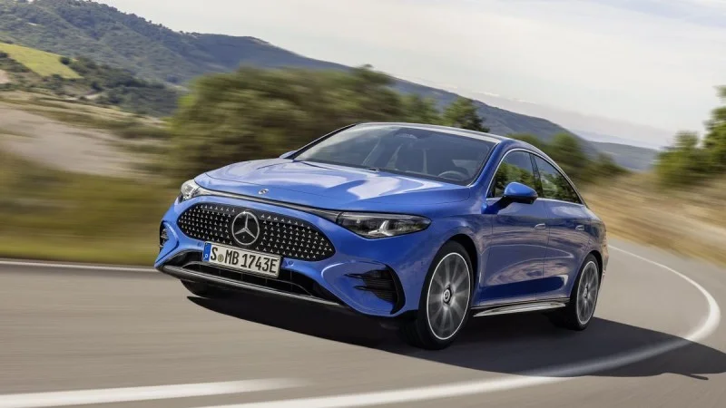 Zpráva: Mercedes-Benz CLA získal titul Evropské Auto roku, Škoda slaví historický úspěch