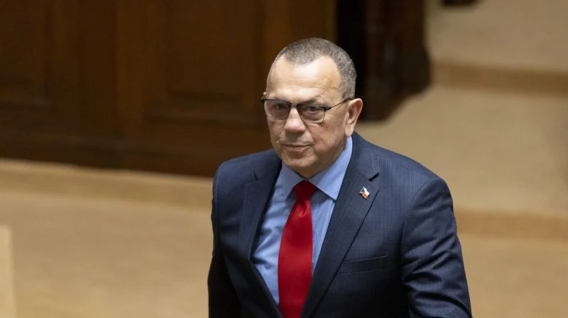 Zpráva: Foldyna váhá s podporou důvěry vládě kvůli muniční iniciativě