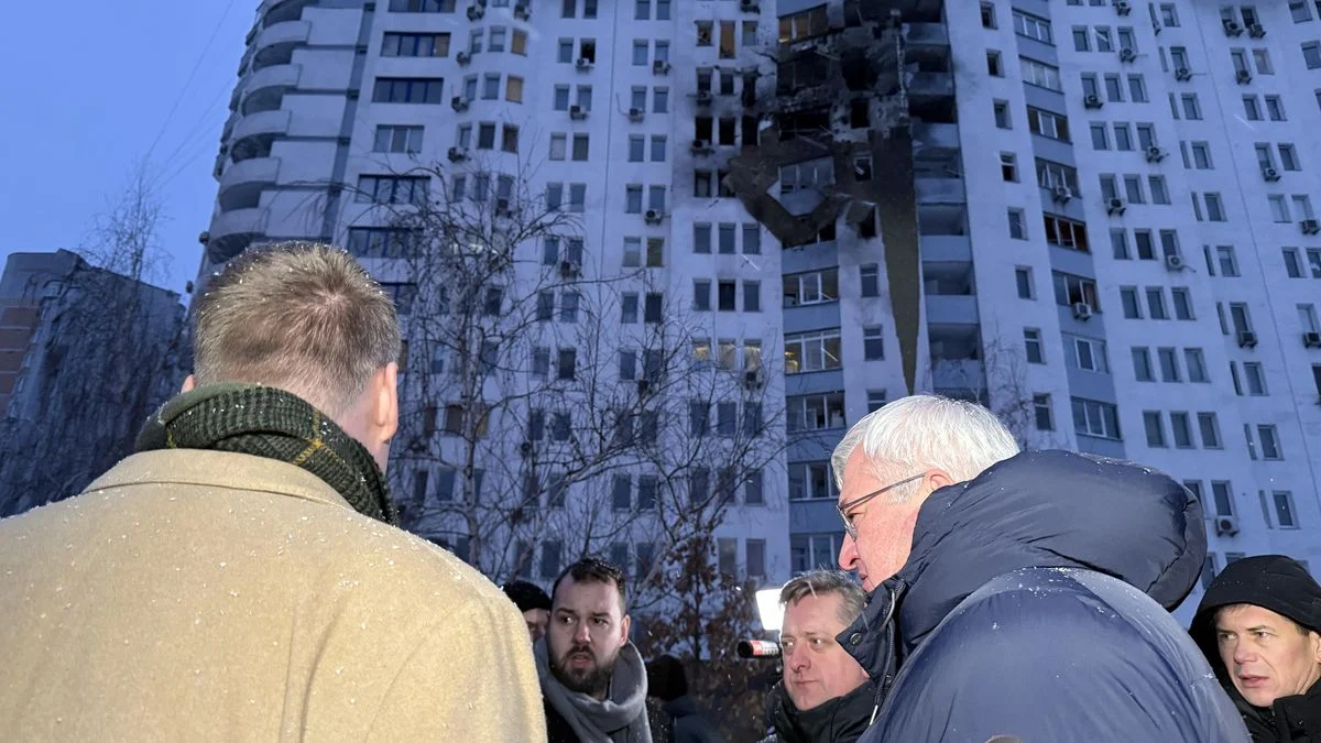 Ilustrace k článku: Turecký poslanec: Za válku může rozšiřování NATO, prohlásil na místě ruského útoku v Kyjevě