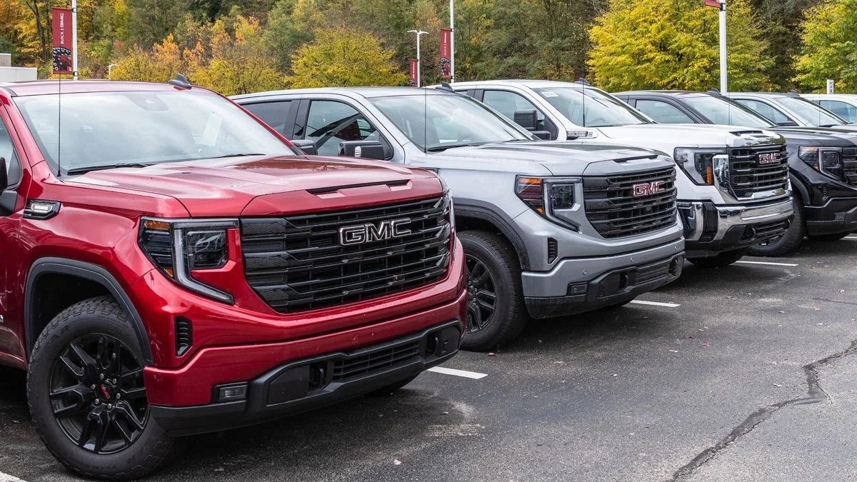 Иллюстрация к статье: Американские автопроизводители несут миллиардные убытки из-за изменений в электромобильности