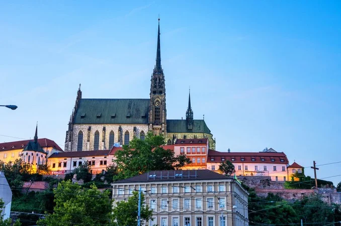 Zpráva: Bizarre pomník v Brně se umístil mezi TOP-10 nejpodivnějších památek Evropy