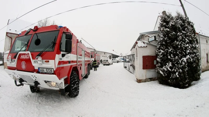 Zpráva: Záchrana zraněného v Moravském krasu: Hasiči bojují s náročným terénem