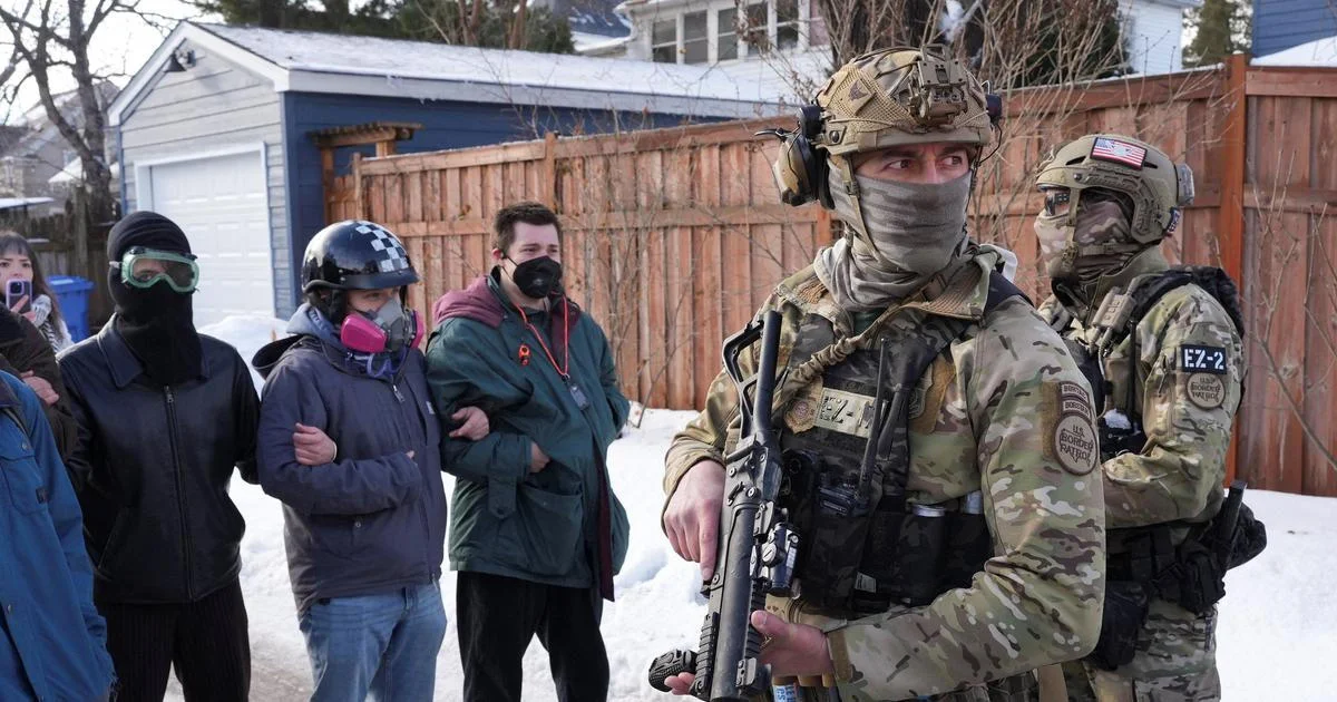 Ilustrace k článku: Tragédie v Minneapolis: Proč agent zastřelil řidičku, diskutují experti