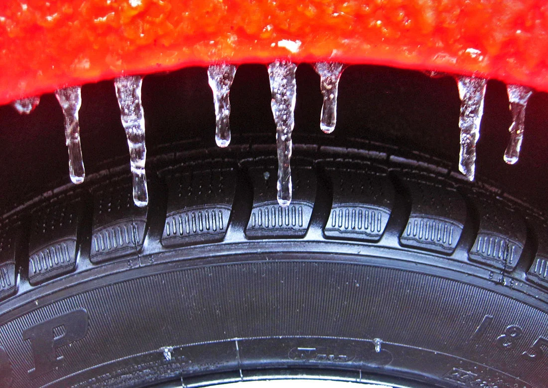 Ілюстрація до статті: Увага! Ледяний дощ та гололед очікуються в Чехії 12-13 січня