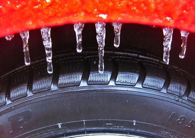 Фото новини: Увага! Ледяний дощ та гололед очікуються в Чехії 12-13 січня