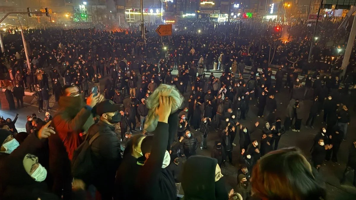 Ілюстрація до статті: В Ірані тривають масові протестні акції: жертвами стали вже дві тисячі людей