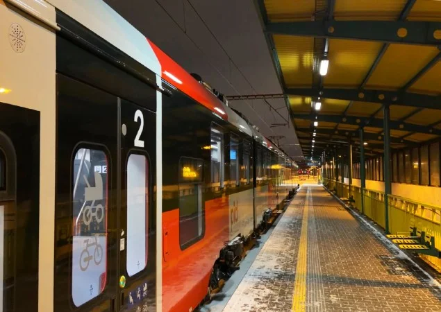 Zpráva: V Praze se teenager cizinec pokusil o sebevraždu skokem pod vlak