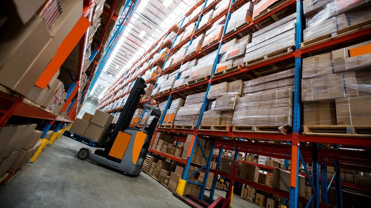 Ilustrace k článku: Pracovník v São Paulu přežil pád tun mražených produktů, hasiči ho rychle zachránili