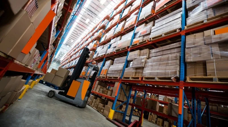 Zpráva: Pracovník v São Paulu přežil pád tun mražených produktů, hasiči ho rychle zachránili