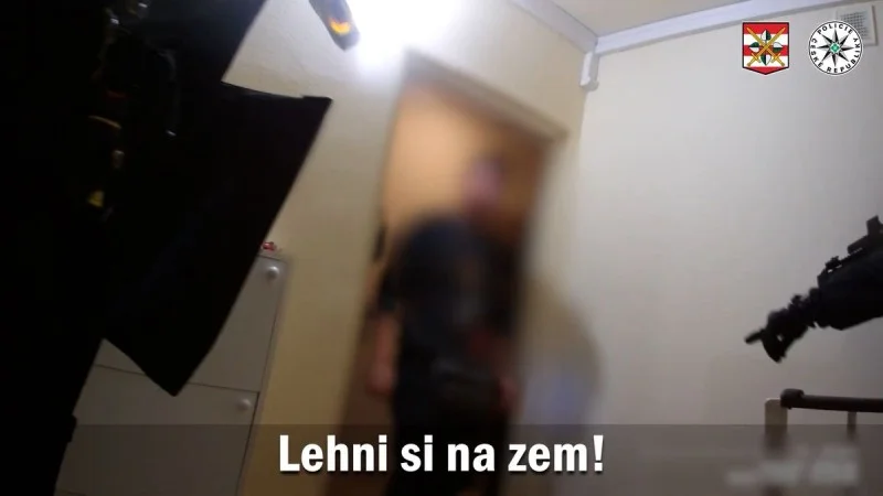 Zpráva: Brněnský incident s pistolí: Policie zasahovala v bytě plném lidí