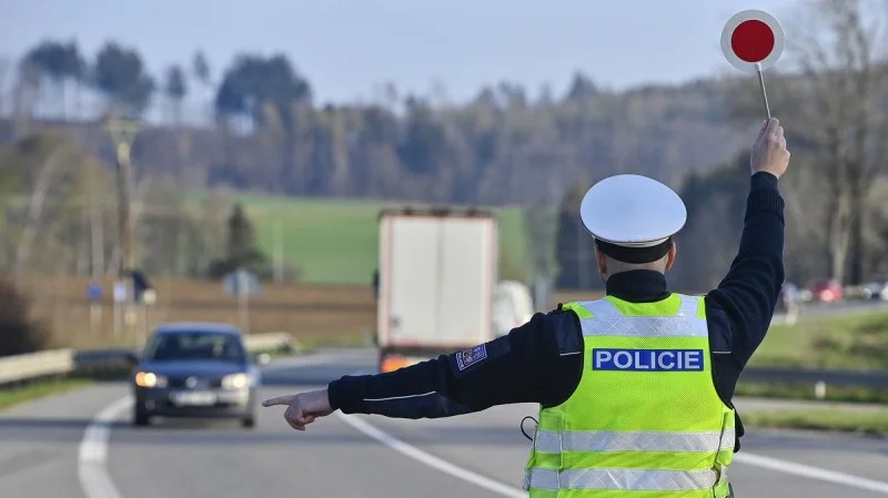 Zpráva: Policie zastavila kamioňáka na D1, šéf mu radil, aby se vyhnul kauci