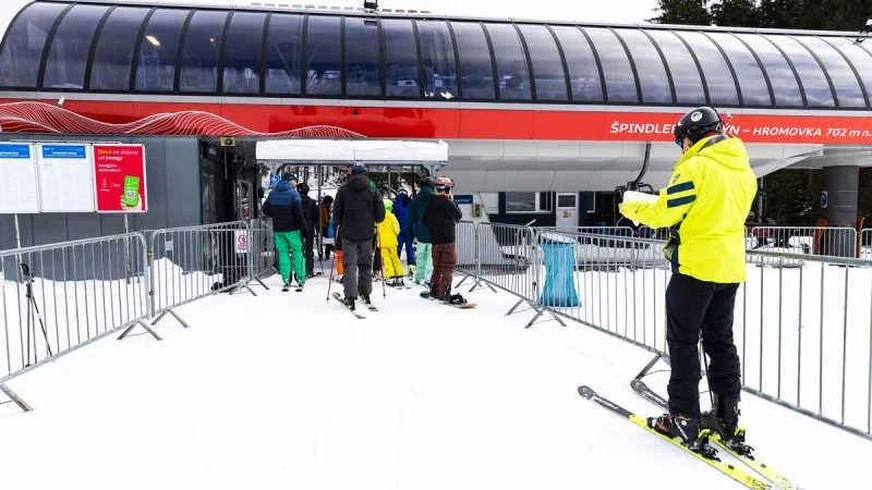 Zpráva: Lyžování za 1600 korun: Rattaj o cenách a budoucnosti českých hor