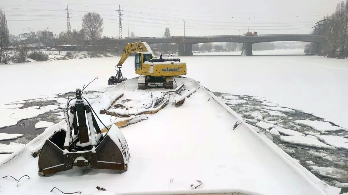 Ilustrace k článku: Na středočeských řekách probíhá umělé boření ledu, správci varují před vstupem na zamrzlé vody
