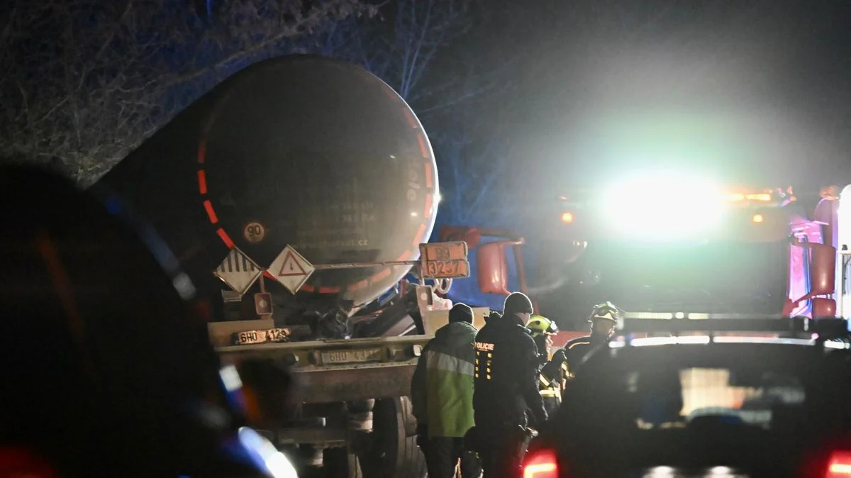 Ilustrace k článku: Policie nařídila soudní pitvu po tragické nehodě na Nymbursku, kde zemřeli dva lidé