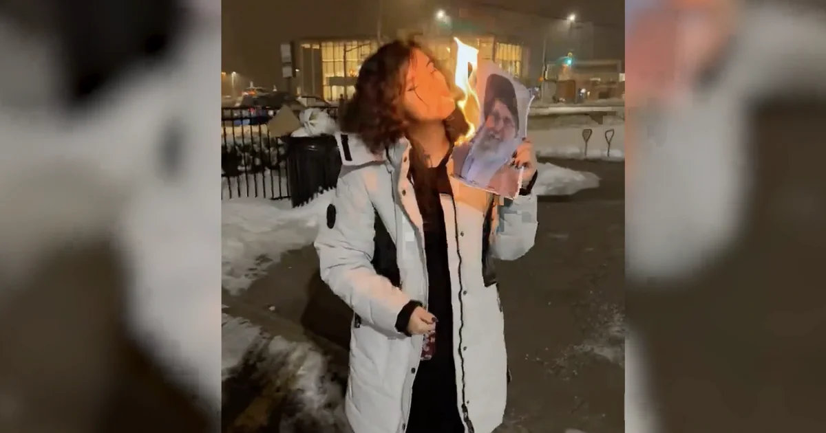 Ilustrace k článku: Žena zapálila cigaretu u portrétu Alího Chameneího, video vyvolává v Íránu rozruch